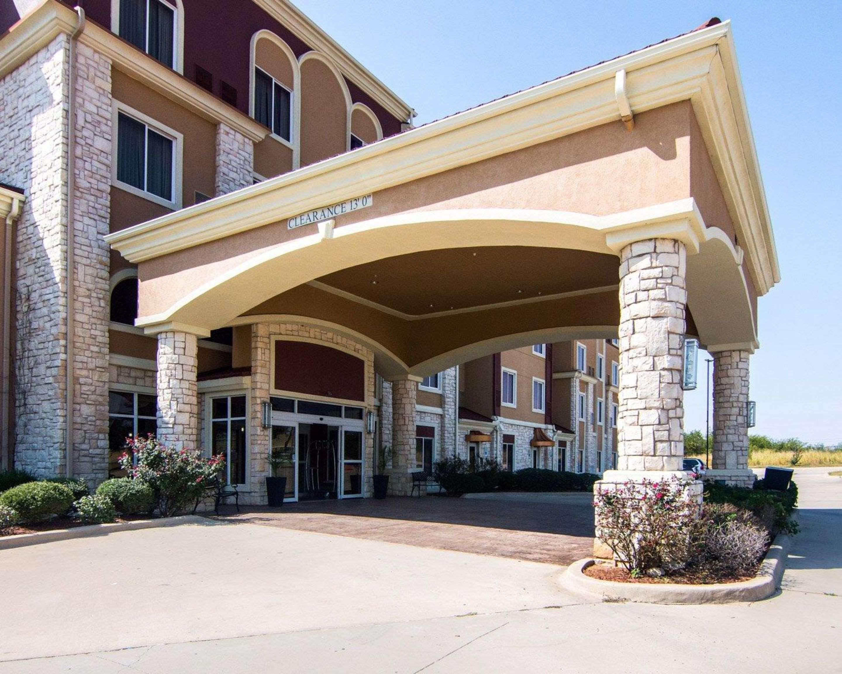 Comfort Suites Gainesville Exterior photo